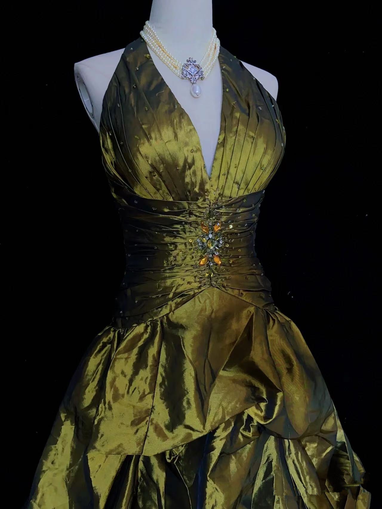 A Line Green Halter Prom Gown Unique Long Evening Dresses cg25331