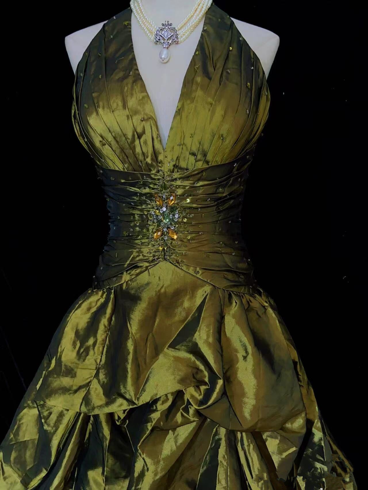 A Line Green Halter Prom Gown Unique Long Evening Dresses cg25331