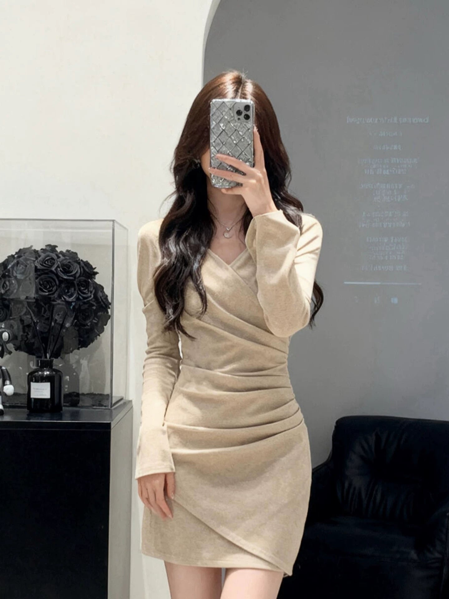 French-style V-neck knit dress, pleated bodycon skirt G001