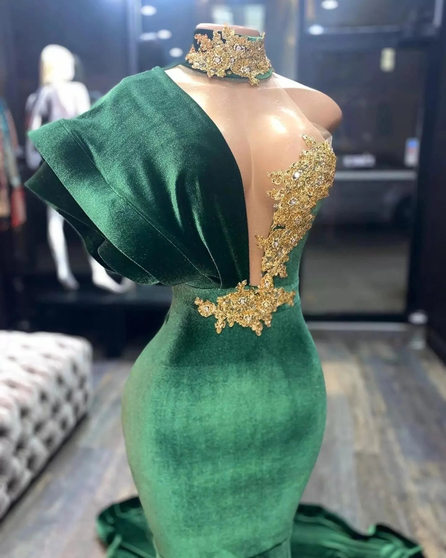 Emerald Green Evening Dresses High Neck Appliques Gold Lace Mermaid Prom Dresses Sexy Formal Velvet Party Gowns    cg19494