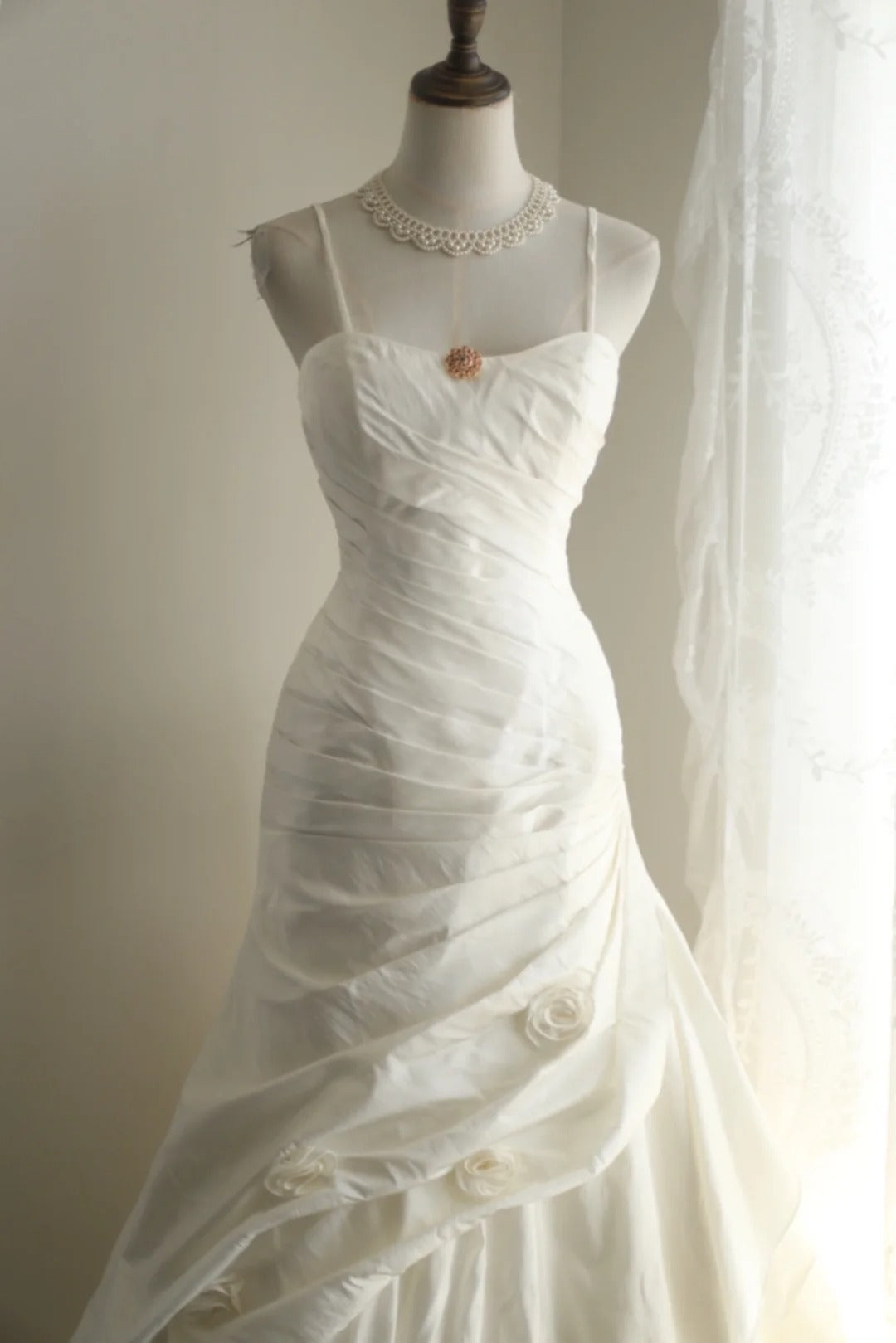 A Line White Wedding Dress Sleeveless Long Princess Evening Dress   cg25939