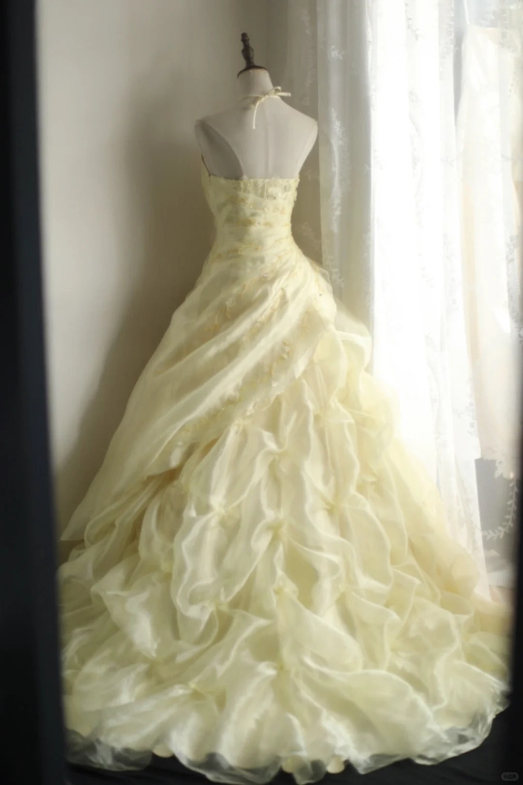 A Line Yellow Princess Dress Wedding Dress Sleeveless Long Evening Dress   cg25931