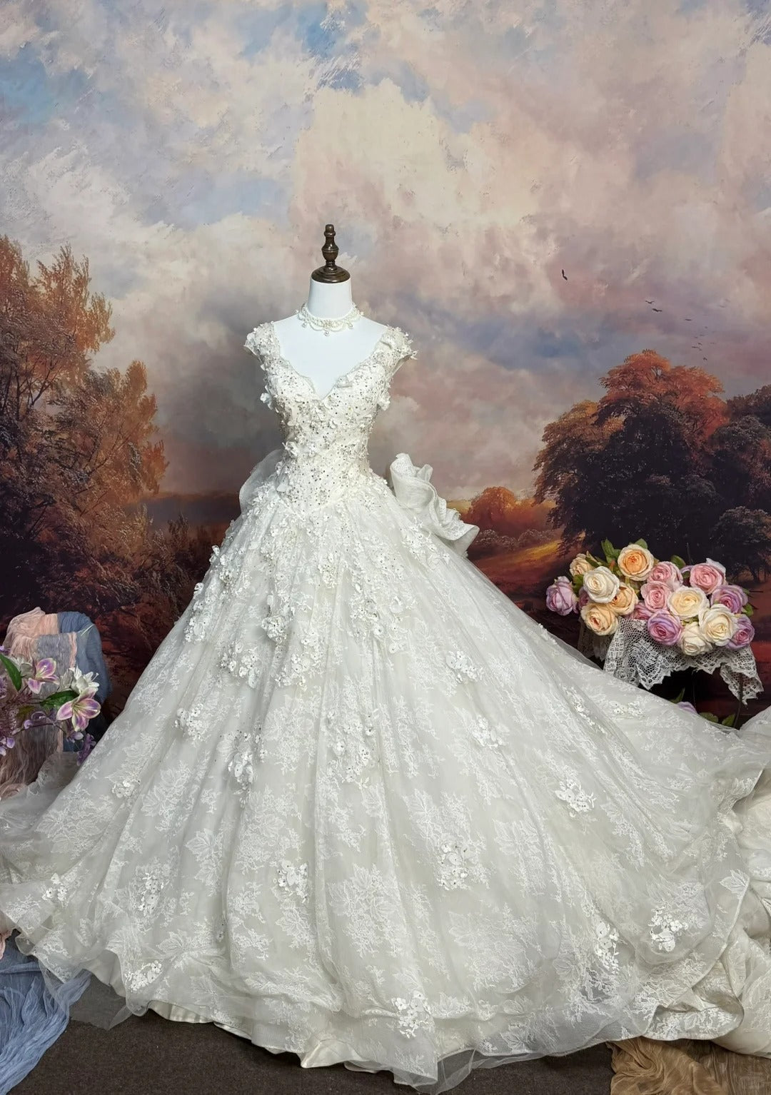 A Line Lace Wedding Dress Sleeveless Long Bridal Dress   cg25947