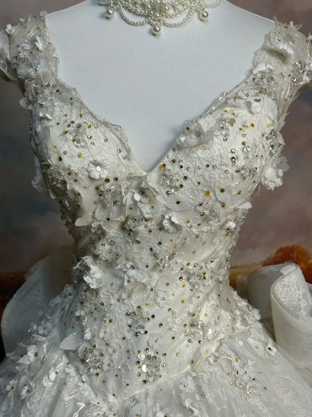 A Line Lace Wedding Dress Sleeveless Long Bridal Dress   cg25947