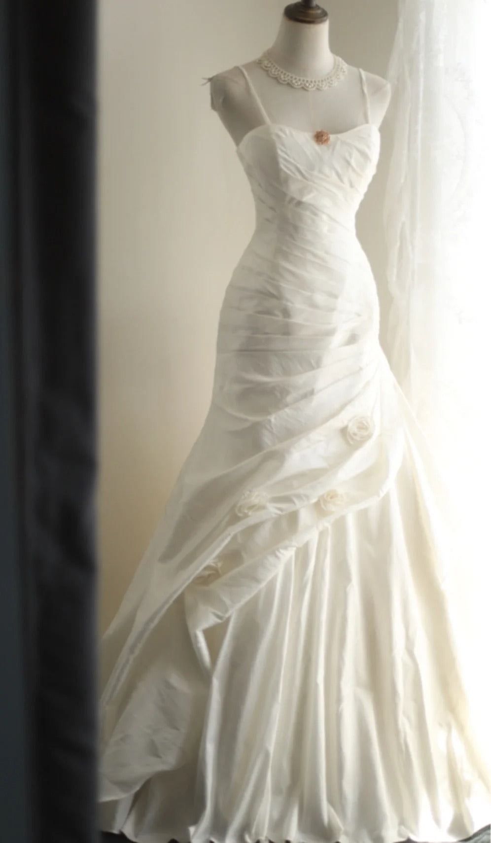 A Line White Wedding Dress Sleeveless Long Princess Evening Dress   cg25939