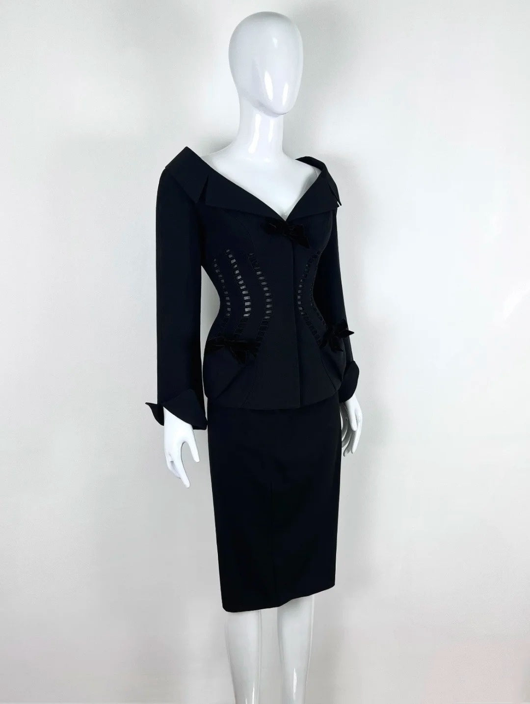 Trendy Cutout Sheath Black Homecoming Dress V Neck Long Sleeve Short Dress CY0037