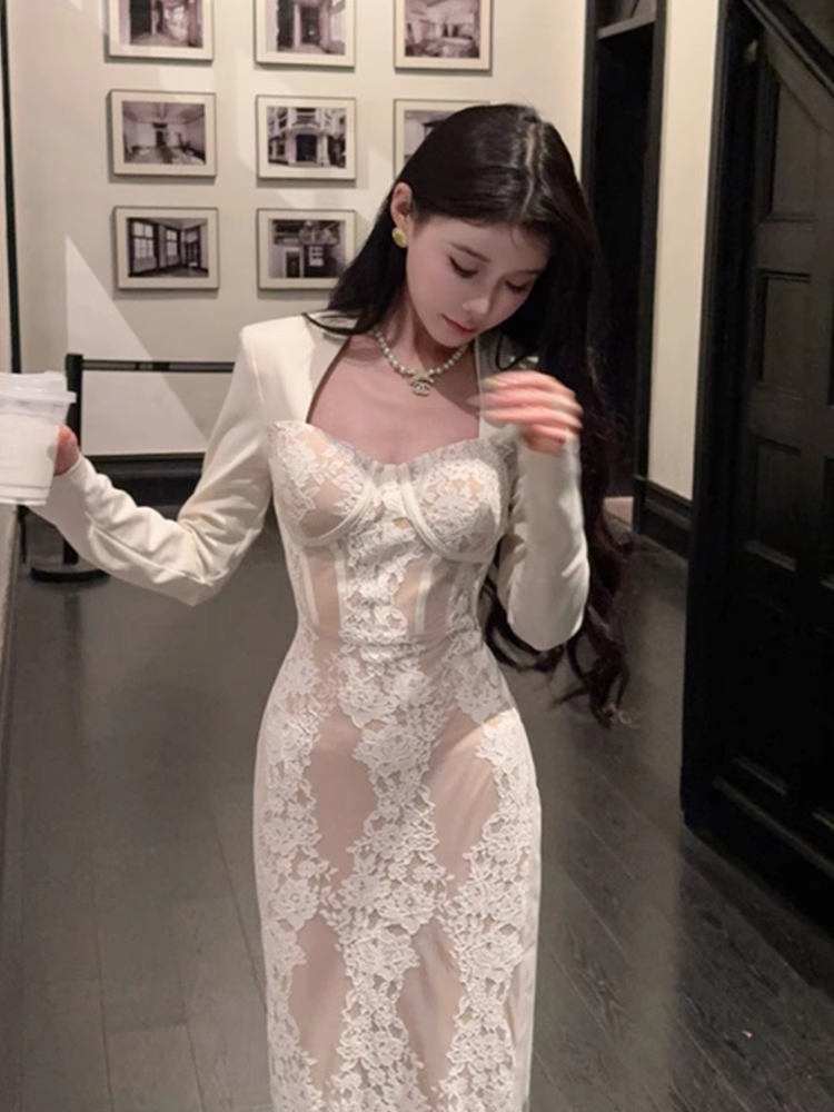 White long dress with lace trim and square neckline G077