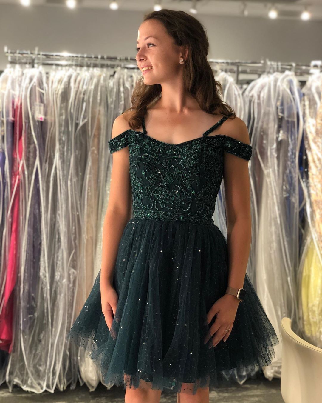 Chic A Line Off the Shoulder Dark Green Short Homecoming Dresses with Appliques Beading cg13471