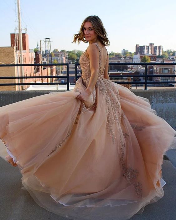 V-neck Ball Gown Long Prom Dresses with Appliques and Beading Fashion Formal Dress cg13999