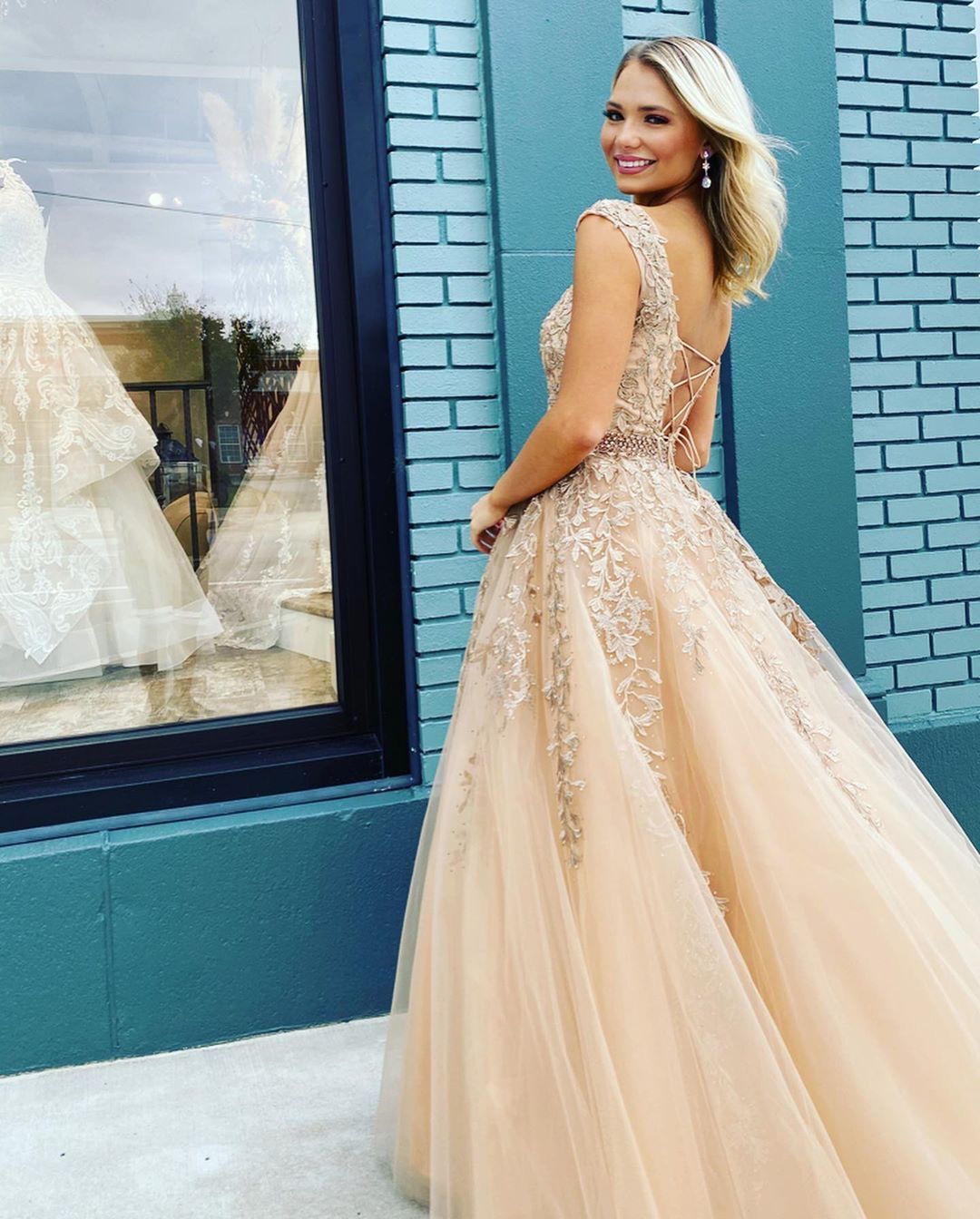 Beautiful A Line Round Neck Champagne Long Prom/Evening Dress Appliques cg14760