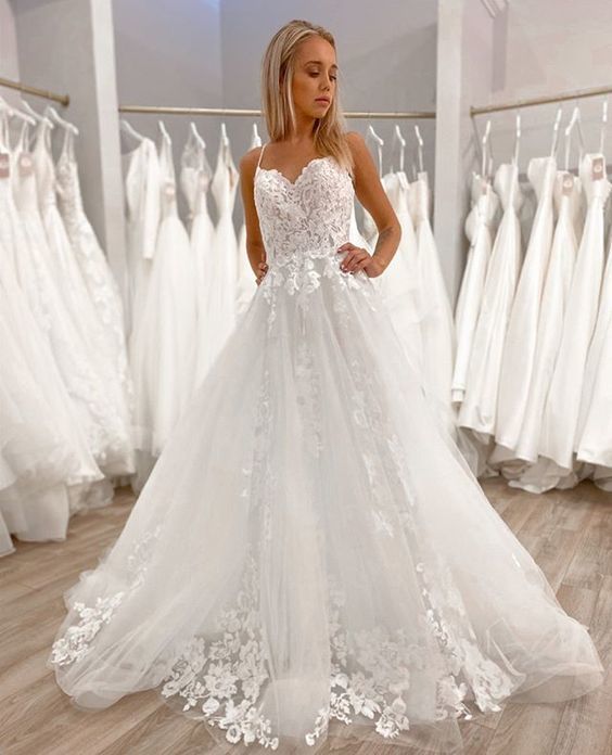 Gorgeous A Line V Neck Spaghetti Straps Prom Dresses with Appliques cg15428