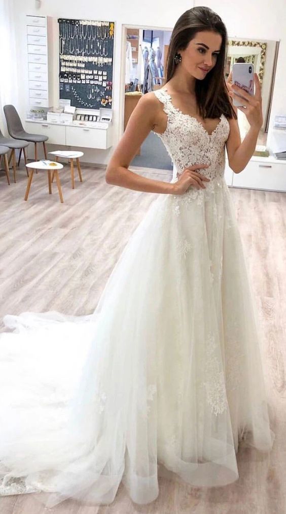 A-line V-neck Tulle Long Prom Dresses With Lace Appliques cg19479