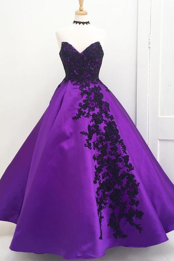 Sweetheart Ball Gown Purple Long Prom Dress with Black Appliques cg21935
