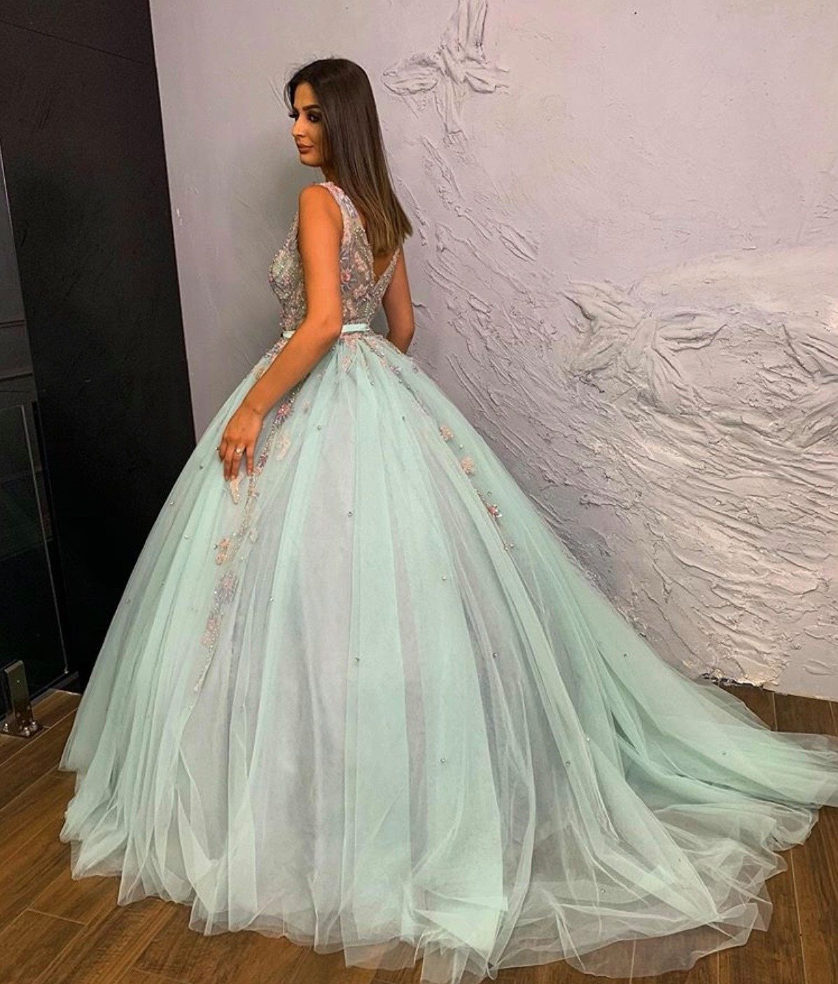 Elegant Crystal Embellished Tulle Ball Gown Prom Dresses cg23669