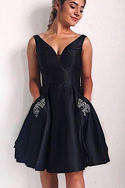 Gorgeous A Line V Neck Black Short Homecoming Dresses with Pearls cg6731