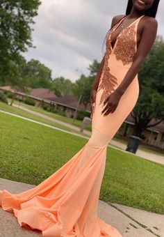 Halter Satin Mermaid Long Prom Dresses Deep V Neck Lace Applique Beaded Sweep Train Evening Party Gowns cg7716