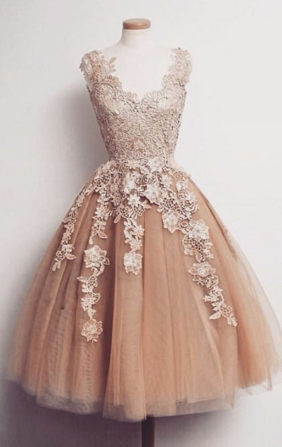 A Line V Neck Lace Appliques Short Above Knee Length Champagne Real Sample Party Gowns Girls Short homecoming Dresses cg8341