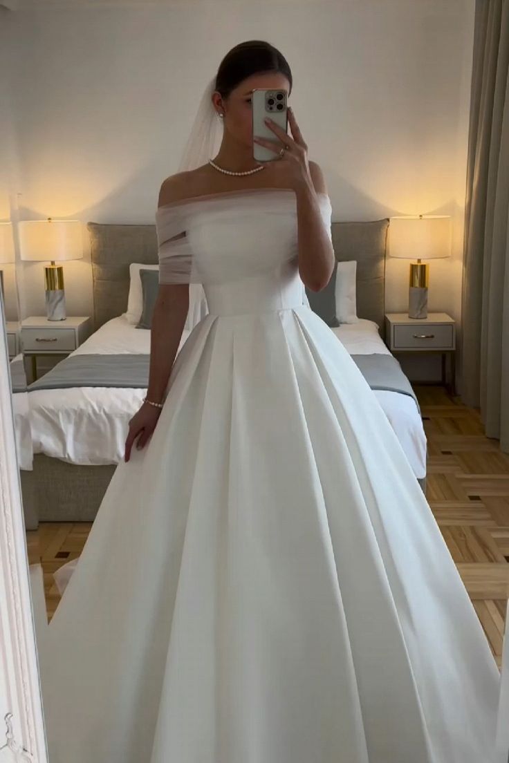 Simple Ball Gown Puffy Wedding Dress Bridal Gown      cg25207