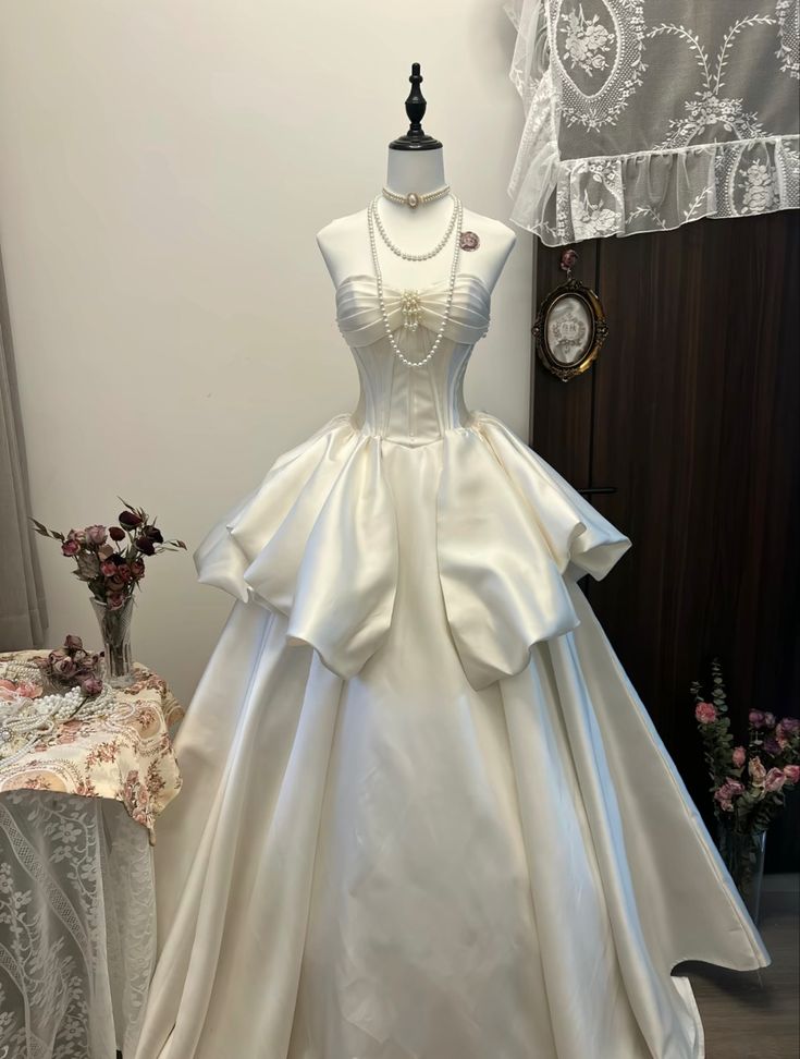 A Line Strapless Satin Wedding Dresses,Sleeveless Evening Party Gowns  cg25590