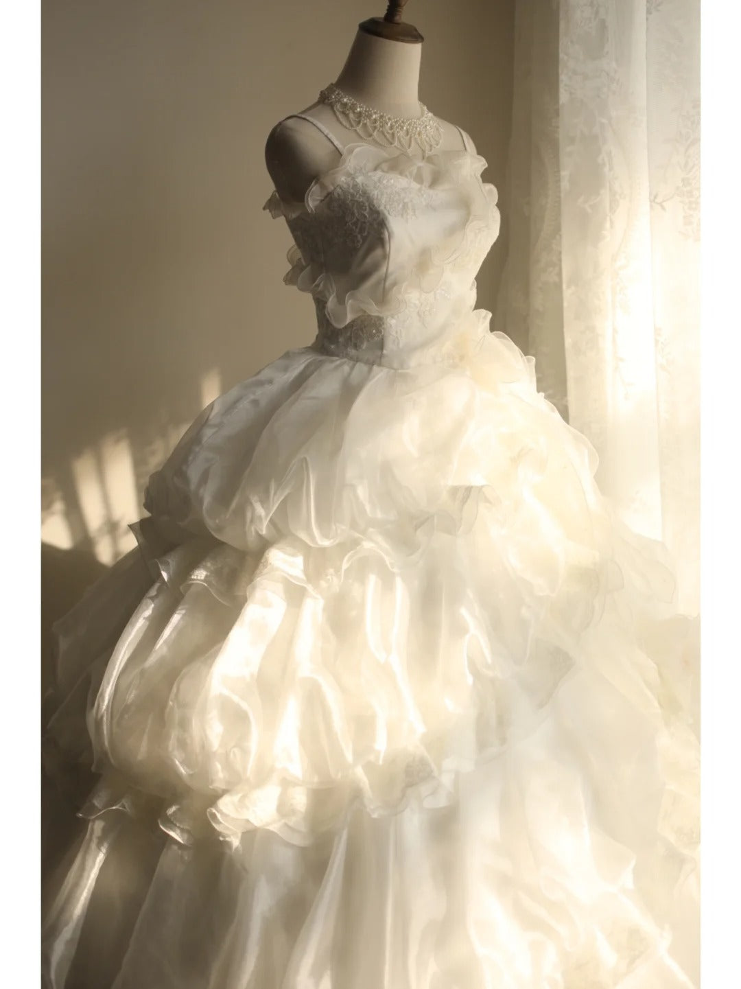 A Line Lace White Wedding Dress Sleeveless Long Princess Evening Dress   cg25935