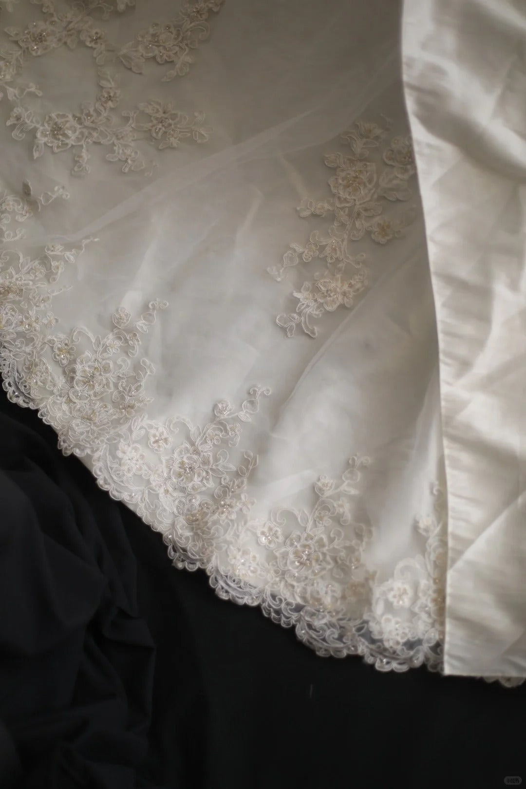 White Lace Wedding Dress Sleeveless Long Wedding Dress   cg25928