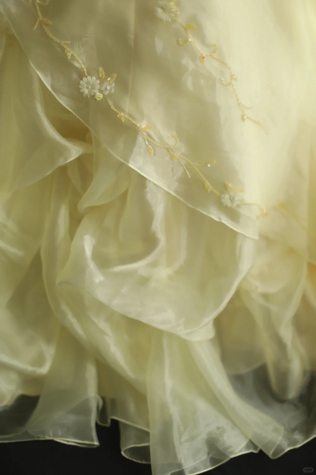 A Line Yellow Princess Dress Wedding Dress Sleeveless Long Evening Dress   cg25931