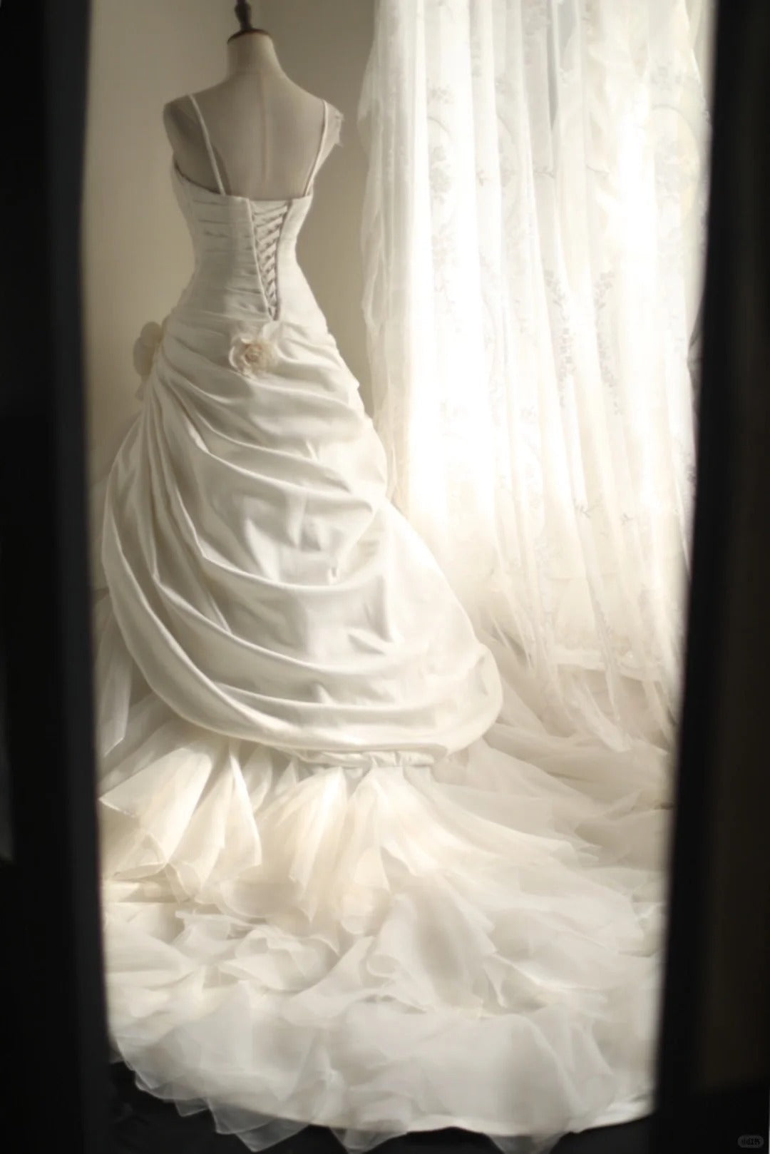 A Line White Wedding Dress Sleeveless Long Princess Evening Dress   cg25940