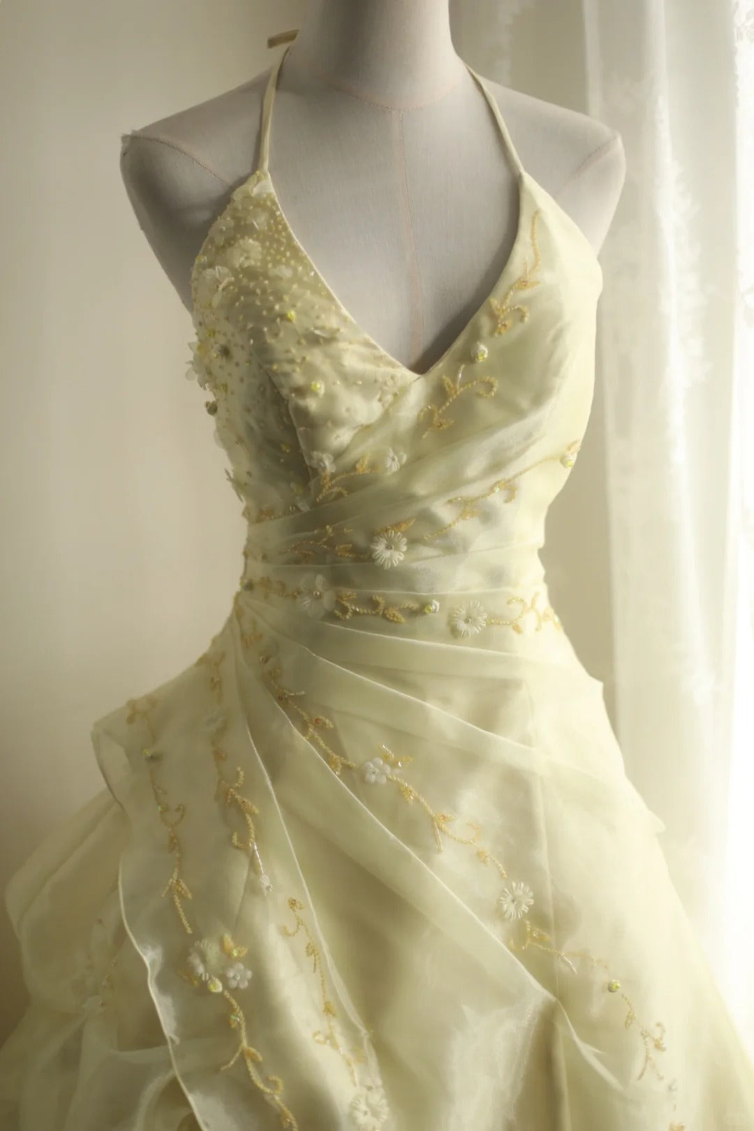 A Line Yellow Princess Dress Wedding Dress Sleeveless Long Evening Dress   cg25931