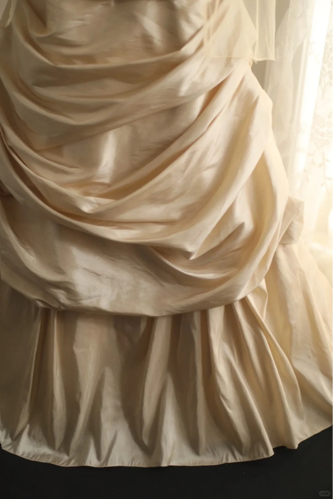 A Line Champagne Wedding Dress Sleeveless Long Princess Evening Dress   cg25941