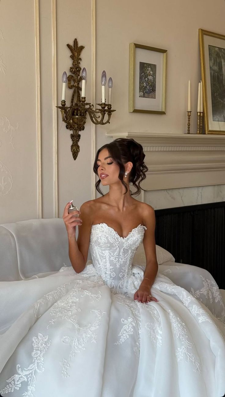 Romantic White Applique Wedding Gown Lace Bridal Dress  cg26139