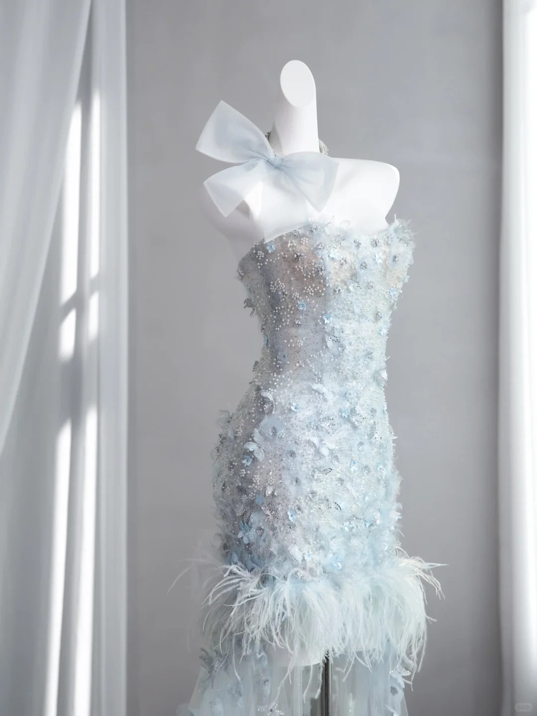 Adorable Light Blue Mini Dress Strapless Sheath Party Dress Beading Feather Homecoming Dress CY0010