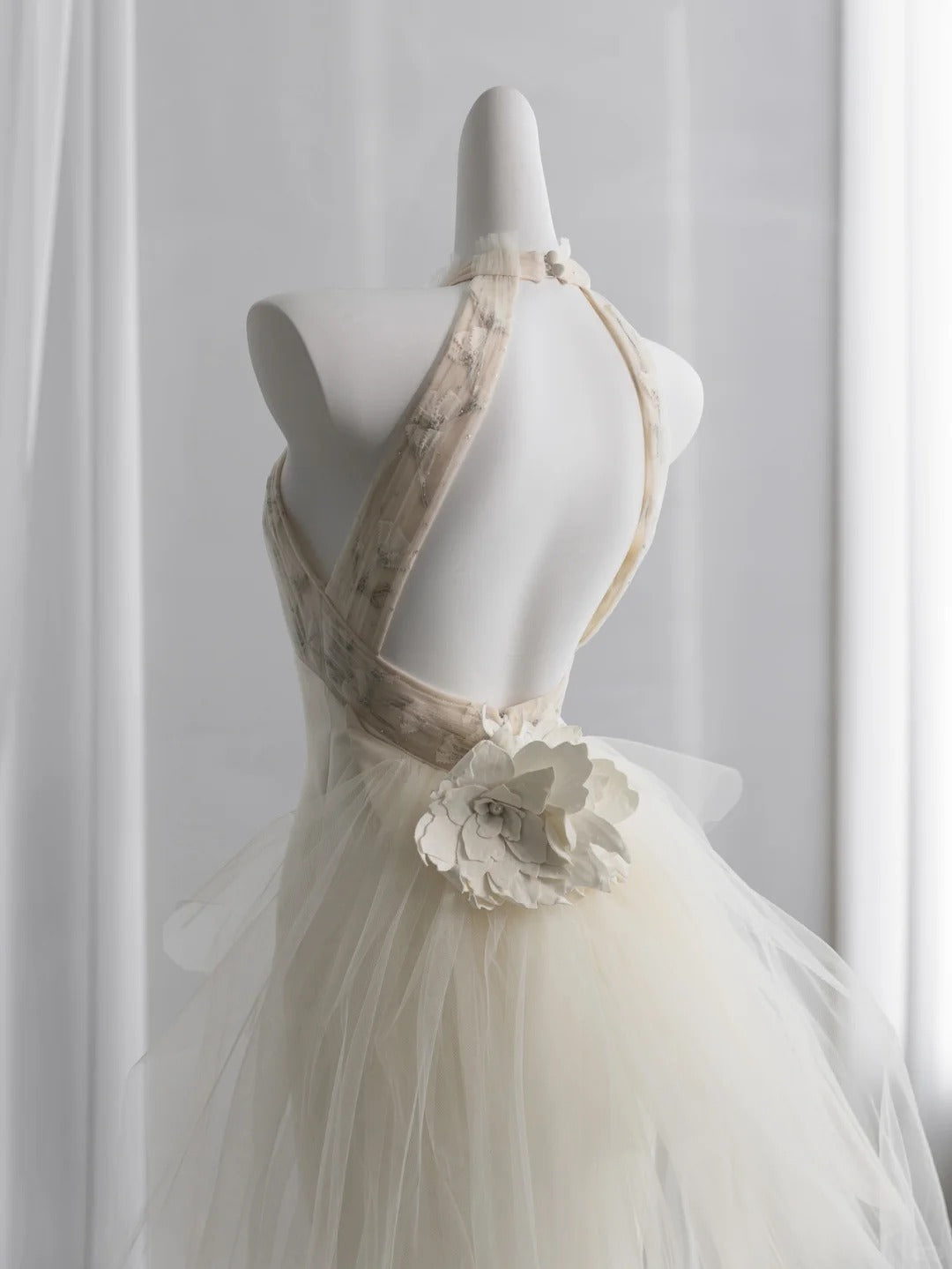 Elegant Halter Neck White Prom Dress 3D Appliques Satin Mermaid Evening Dress CY0011
