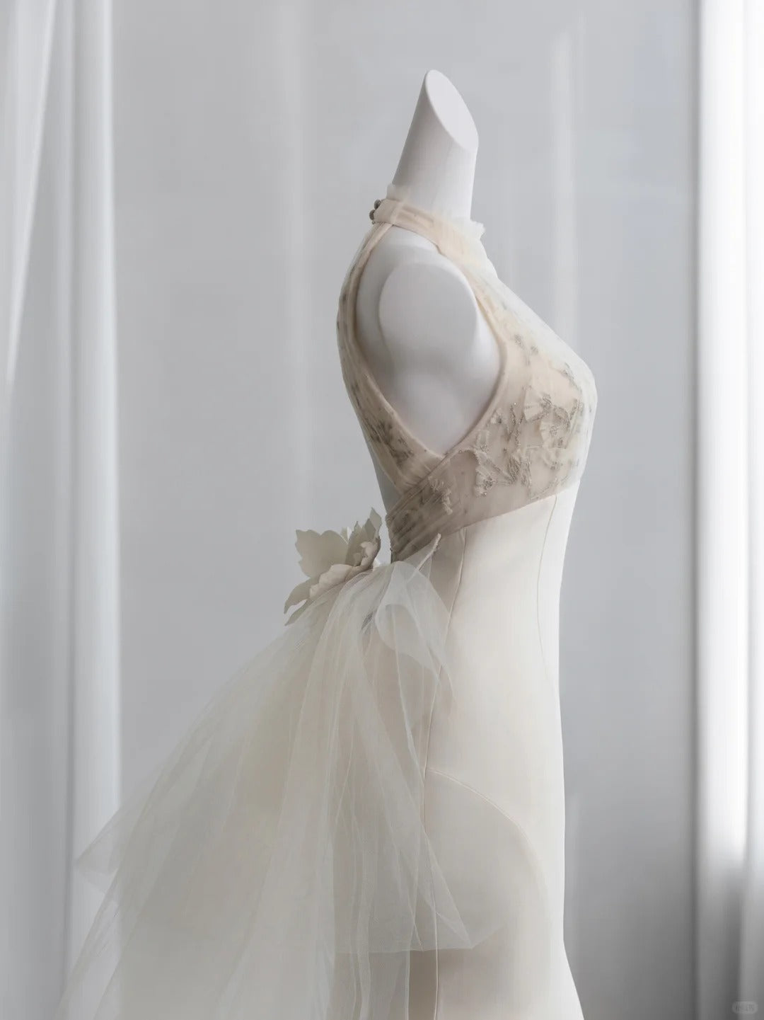 Elegant Halter Neck White Prom Dress 3D Appliques Satin Mermaid Evening Dress CY0011