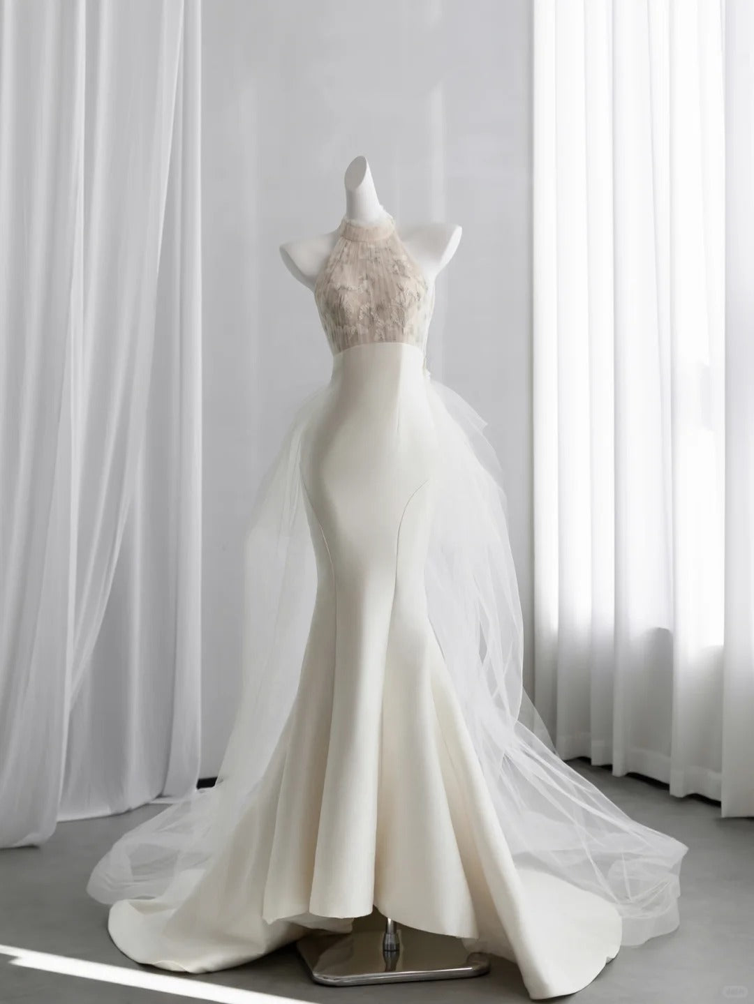 Elegant Halter Neck White Prom Dress 3D Appliques Satin Mermaid Evening Dress CY0011