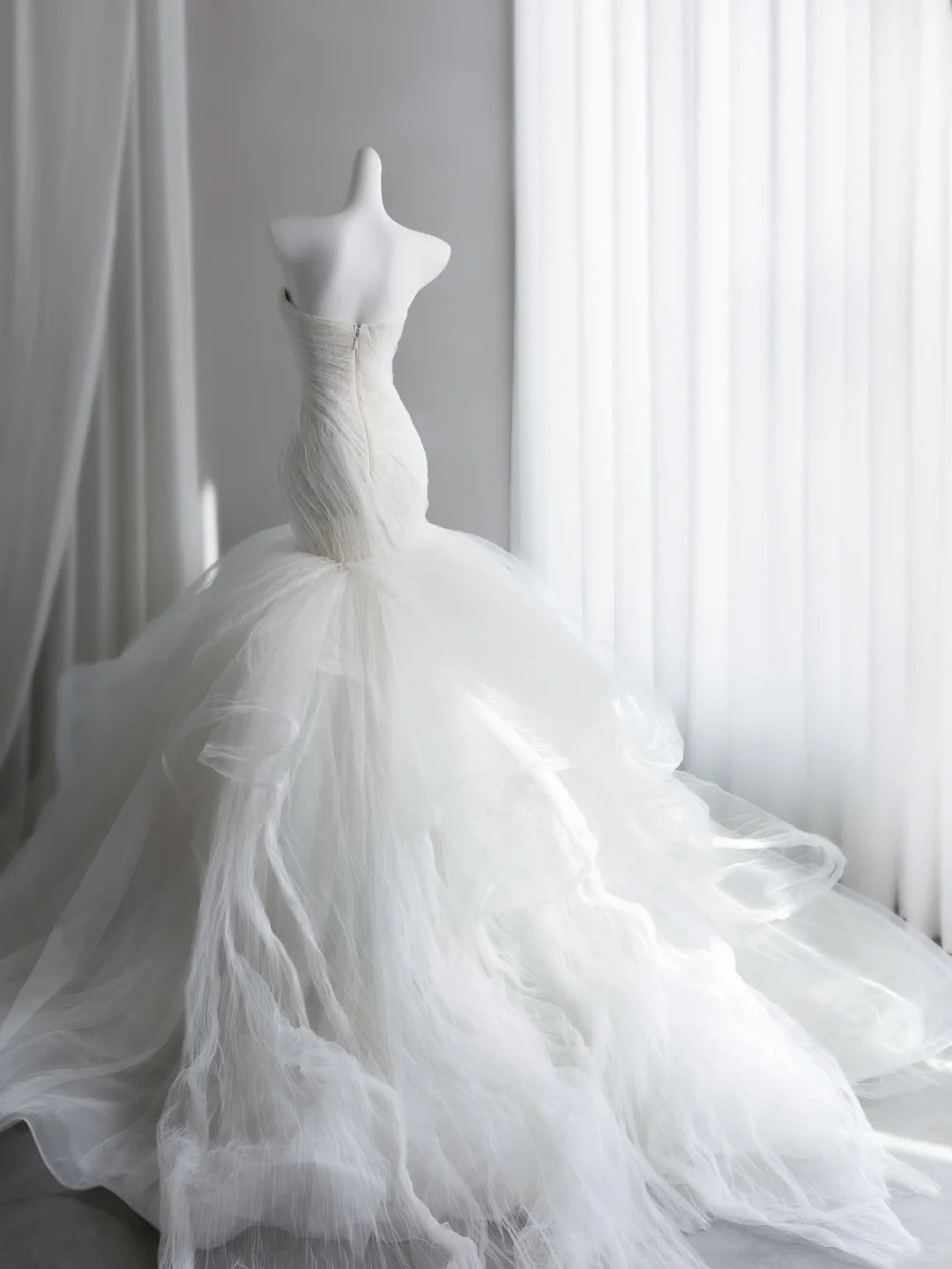 Alluring White Tulle Wedding Dress Strapless Mermaid Bridal Gowns CY0017