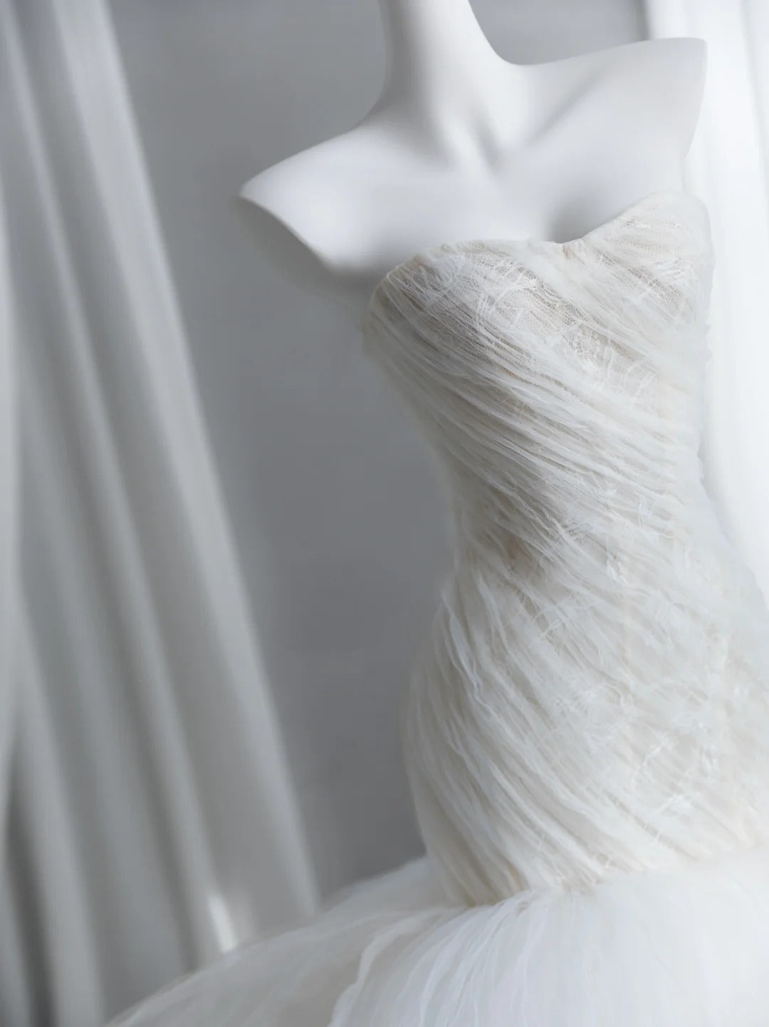 Alluring White Tulle Wedding Dress Strapless Mermaid Bridal Gowns CY0017