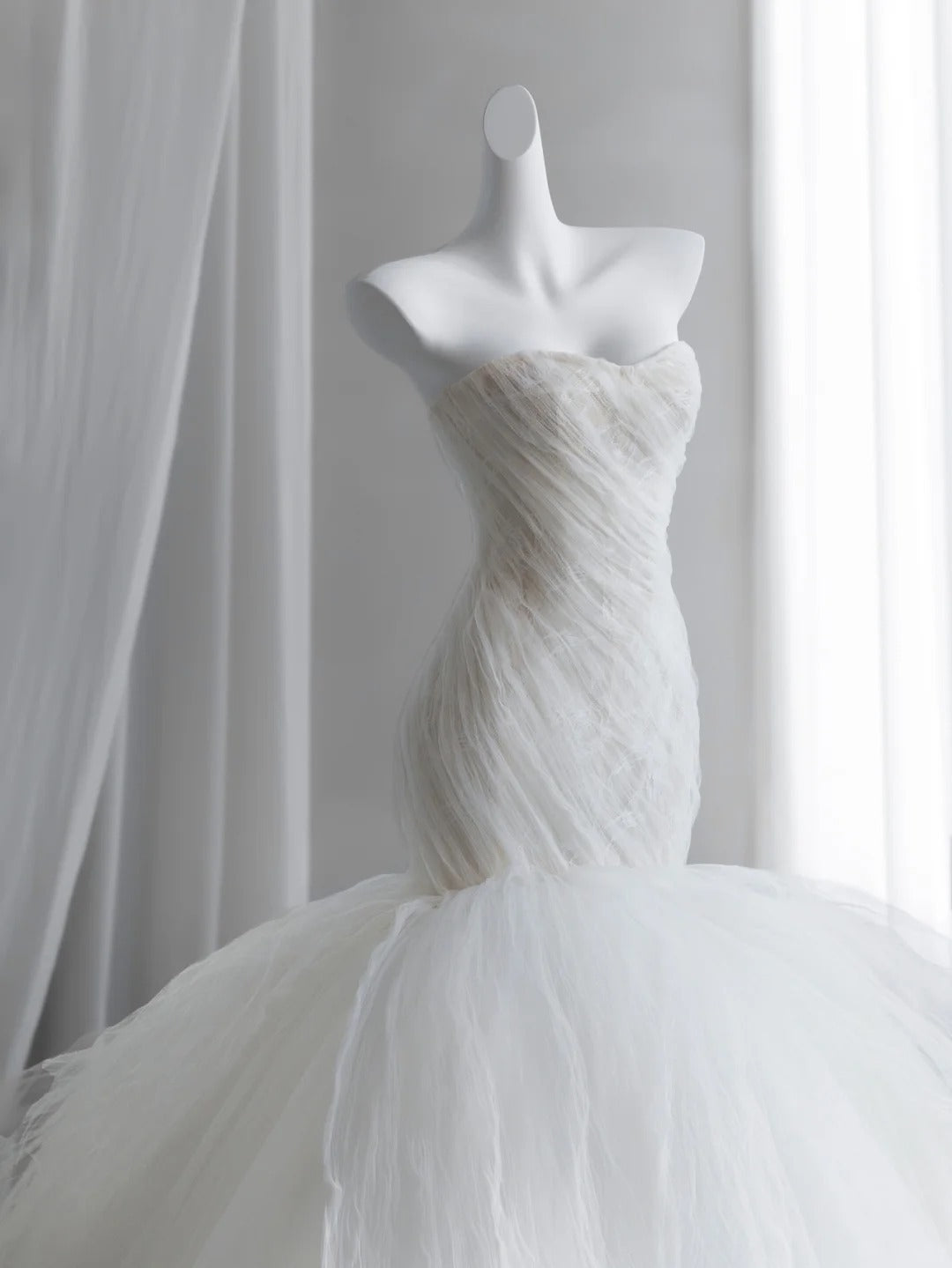 Alluring White Tulle Wedding Dress Strapless Mermaid Bridal Gowns CY0017