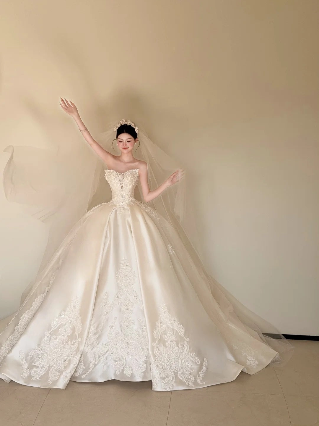 Glam Strapless A-Line Satin Wedding Dress Sequins Appliques Bridal Gowns CY0018
