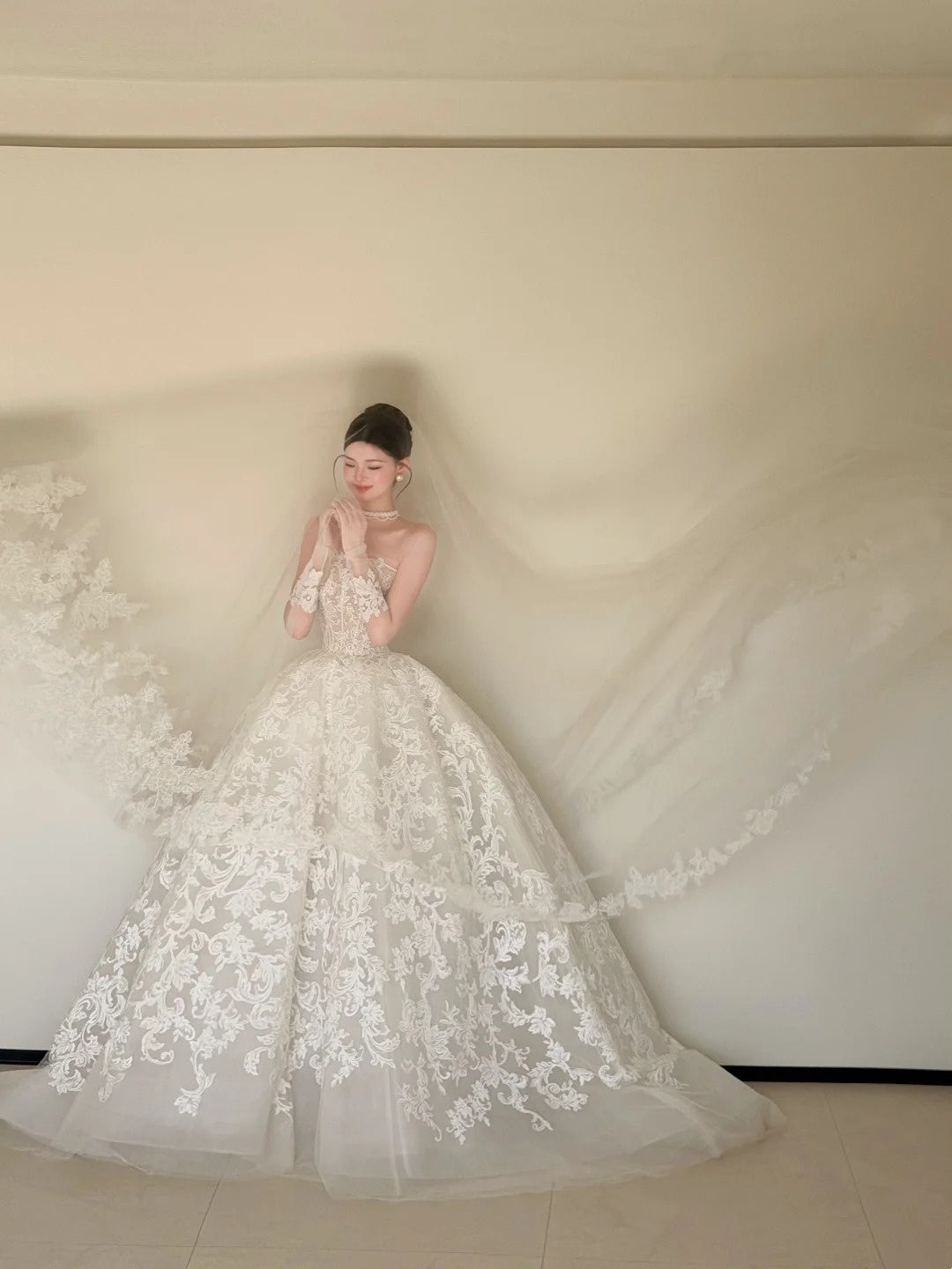 Delicate Appliques Tulle Wedding Dress Strapless A-Line Bridal Gowns CY0030