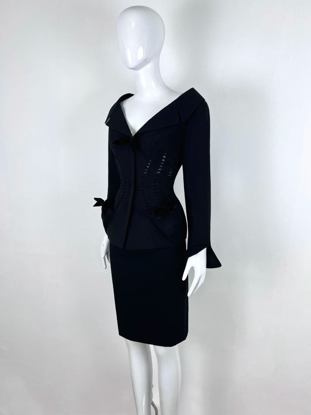 Trendy Cutout Sheath Black Homecoming Dress V Neck Long Sleeve Short Dress CY0037