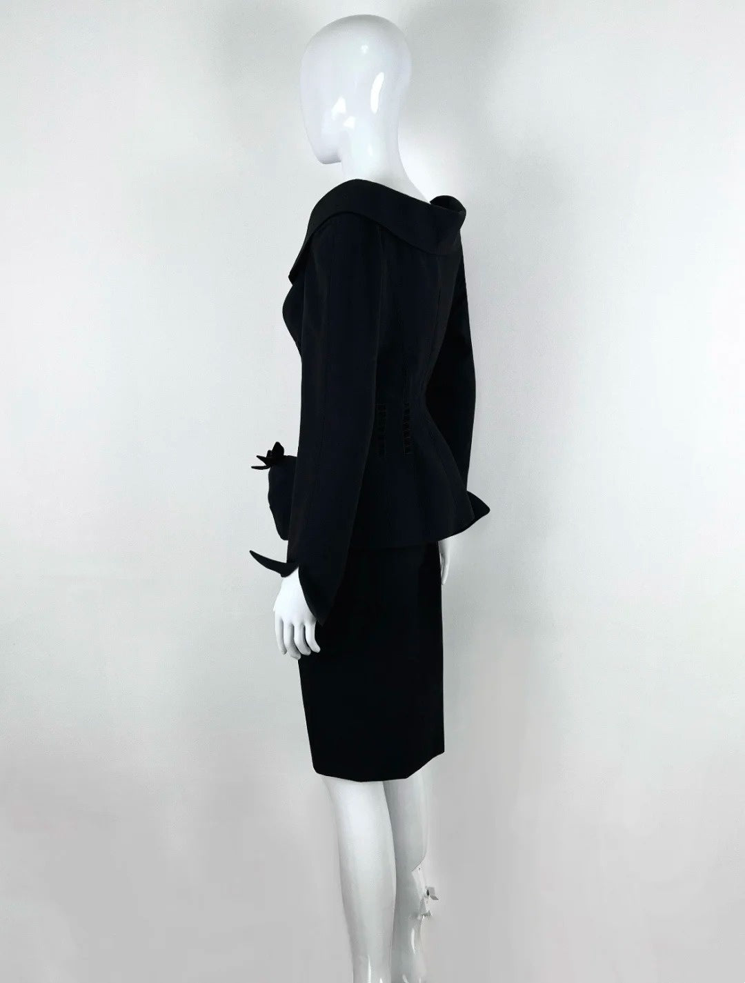 Trendy Cutout Sheath Black Homecoming Dress V Neck Long Sleeve Short Dress CY0037