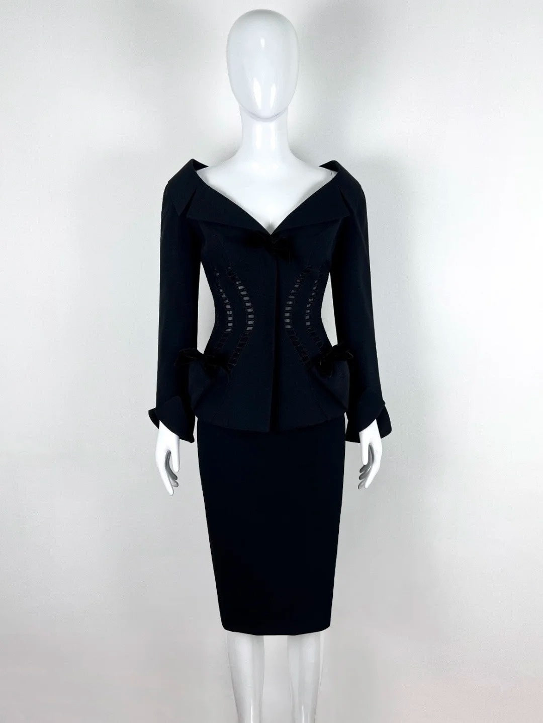 Trendy Cutout Sheath Black Homecoming Dress V Neck Long Sleeve Short Dress CY0037