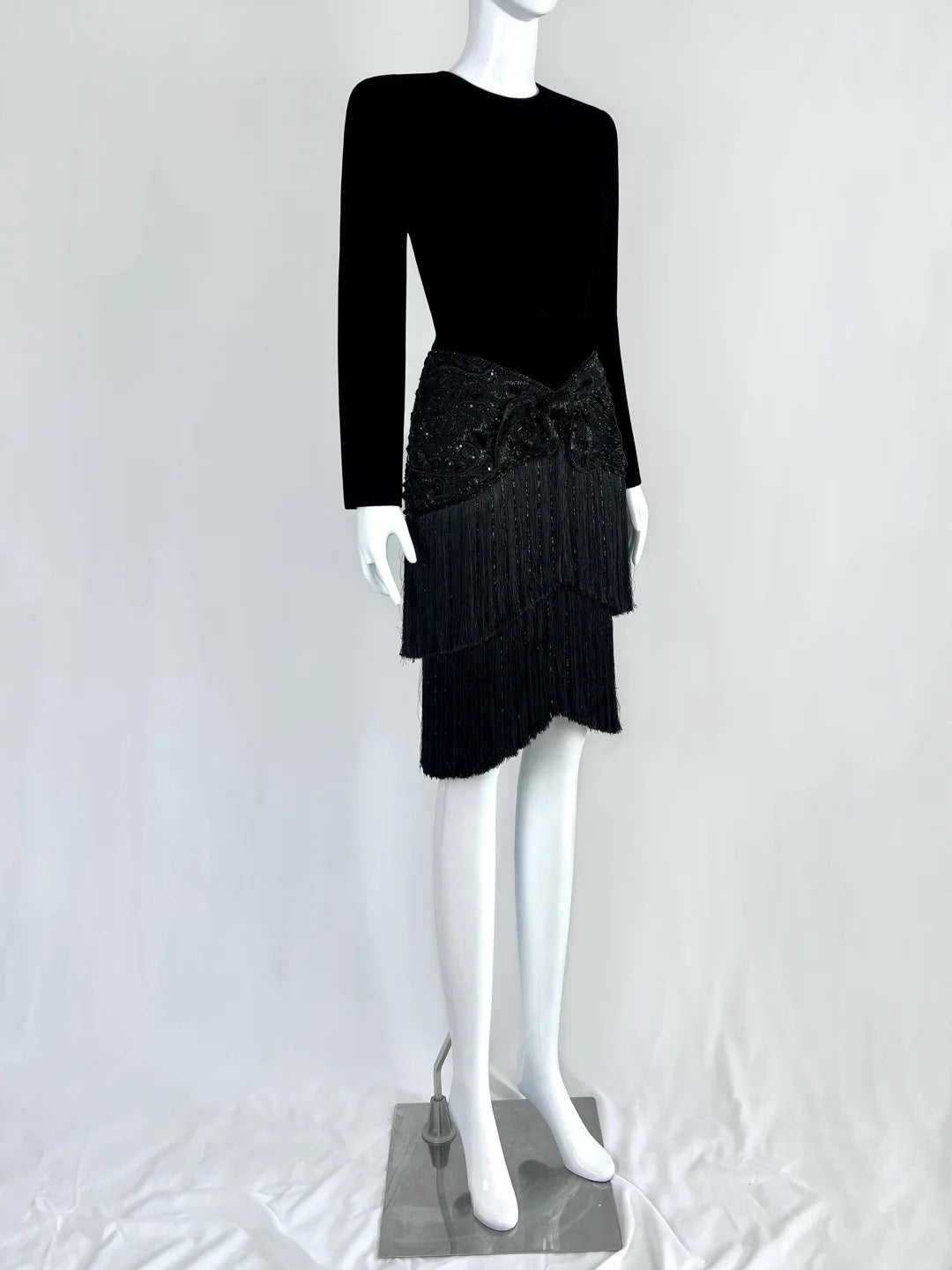 Retro Sheath Black Homecoming Dress Sequins Tassel Long Sleeve Short Dress CY0038