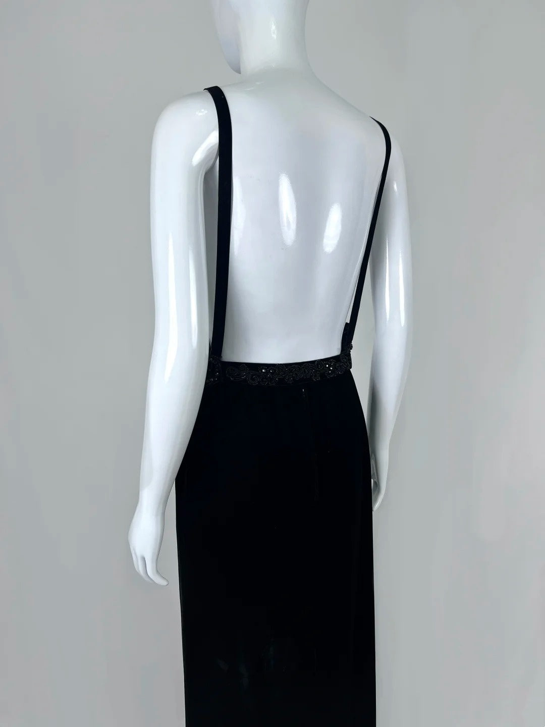 Elegant Jewel Neck Sheath Prom Dress Black Sequins Backless Evening Dress CY0057
