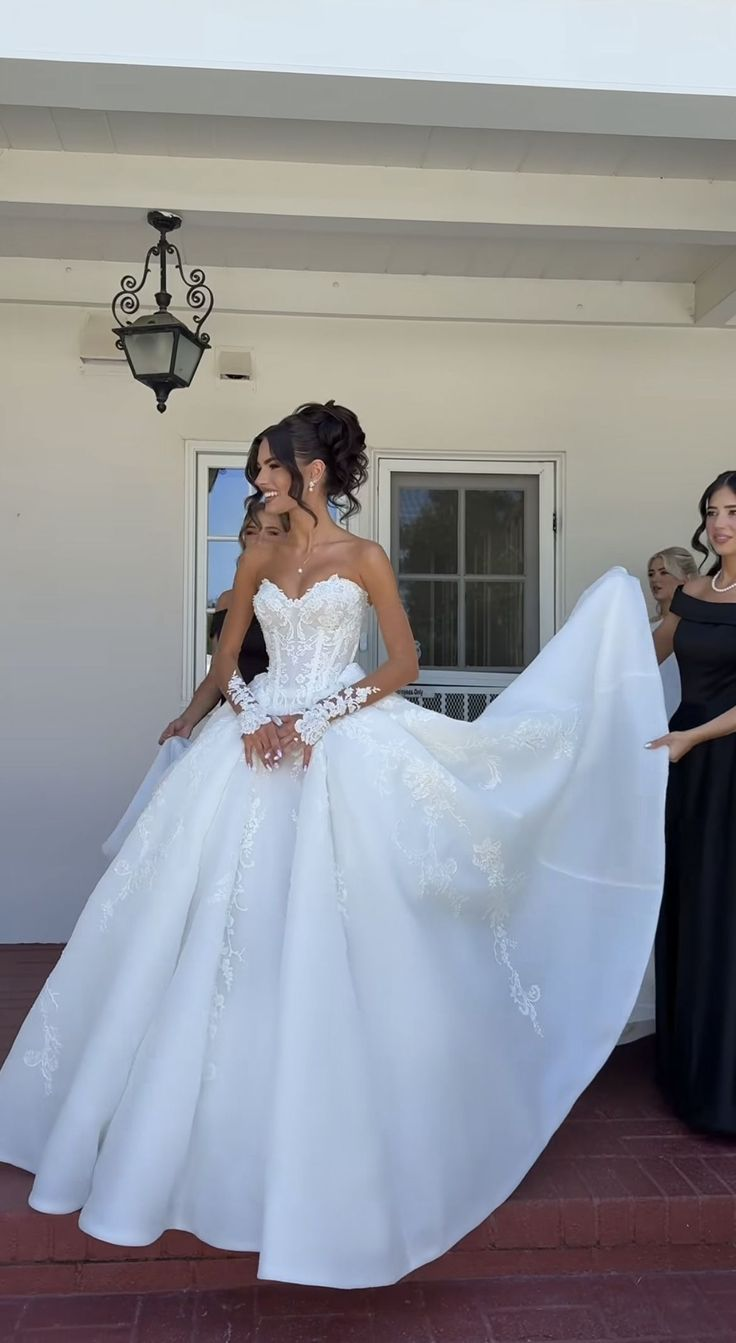 Romantic White Applique Wedding Gown Lace Bridal Dress  cg26139