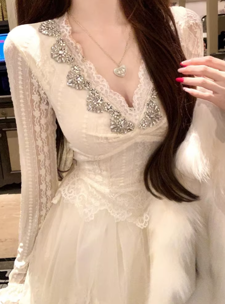 V-neck dress for women, winter style, lace trim, puff skirt  G093