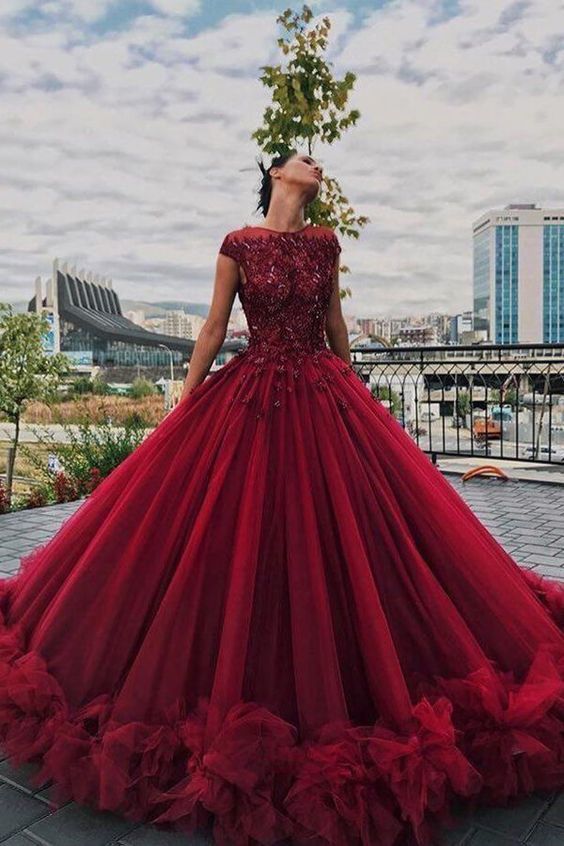 Luxury Burgundy Ball Gown Scoop Neck Beaded Prom Dresses   cg17448